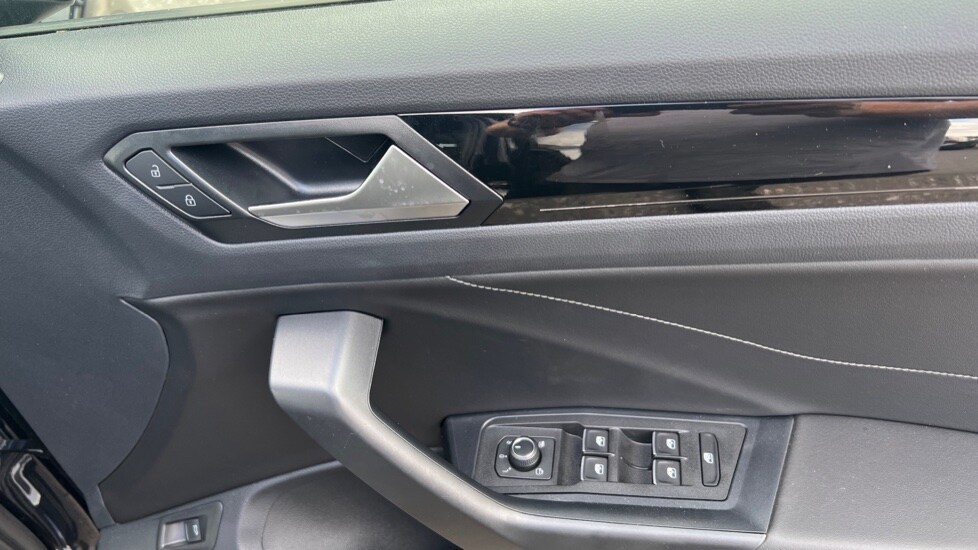 Used Volkswagen T-Roc 2025 for sale - 76025276: Photo 37