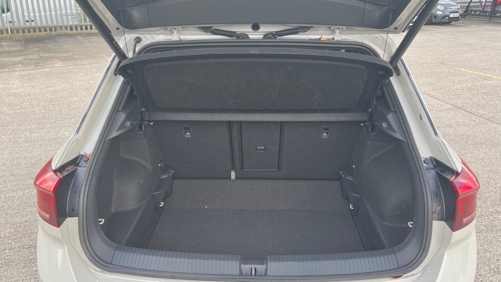 Used Volkswagen T-Roc 2025 for sale - 76870589: Photo 16