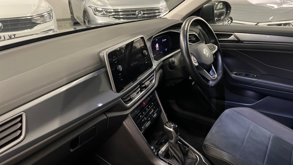 Used Volkswagen T-Roc 2022 for sale - 77042900: Photo 2