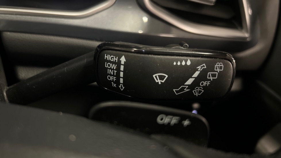 Used Volkswagen T-Roc 2022 for sale - 77042900: Photo 33