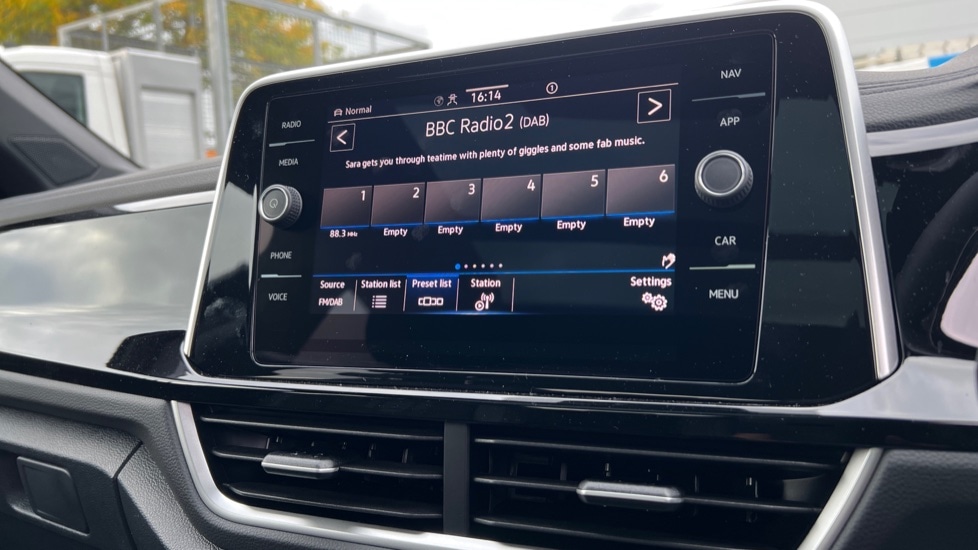 Used Volkswagen T-Roc 2025 for sale - 76328244: Photo 25