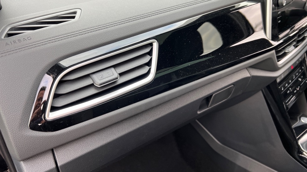 Used Volkswagen T-Roc 2025 for sale - 76328244: Photo 68