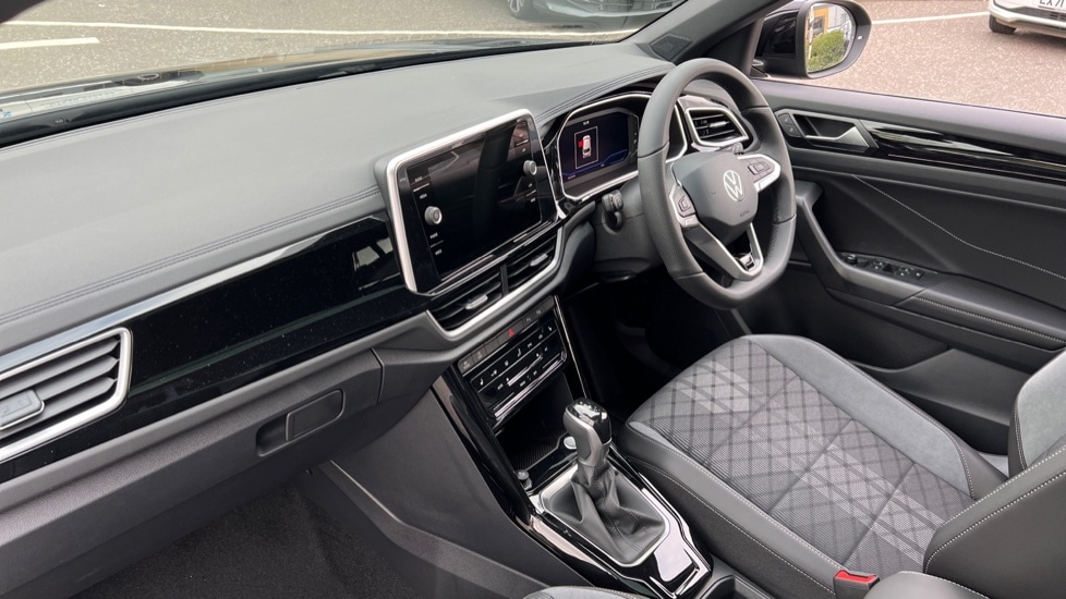 Used Volkswagen T-Roc 2025 for sale - 76870330: Photo 2