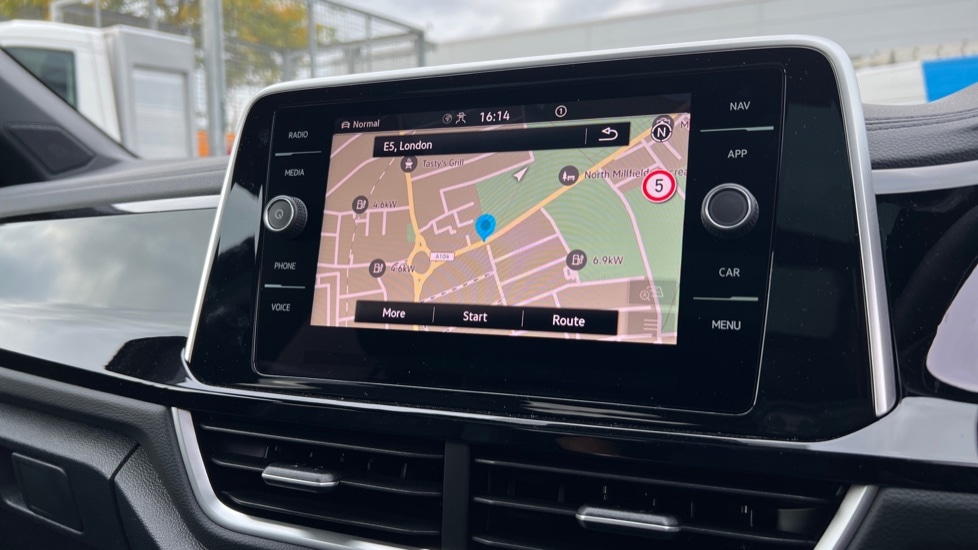 Used Volkswagen T-Roc 2025 for sale - 76870330: Photo 21