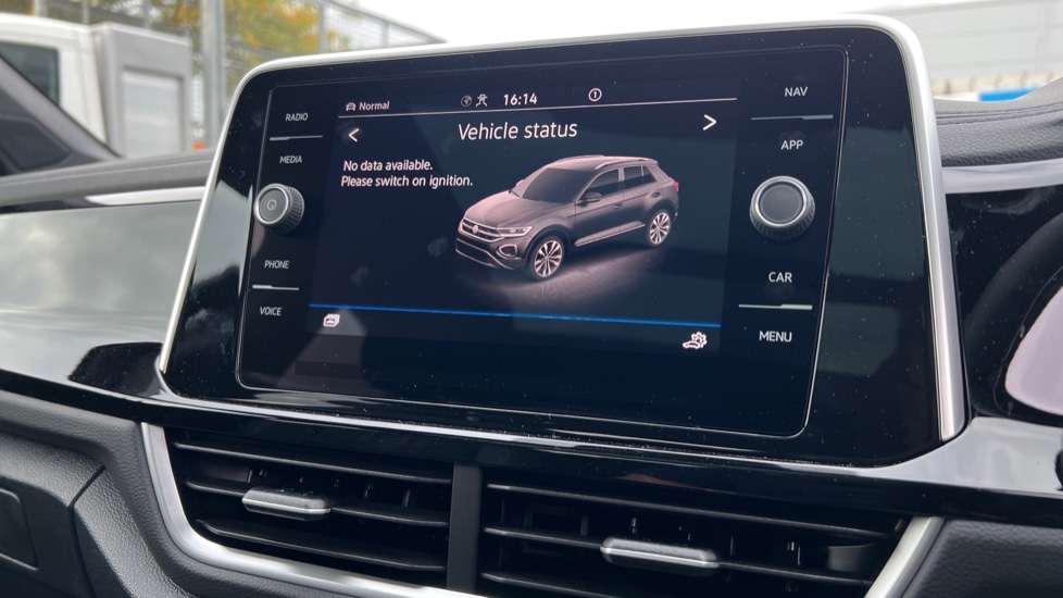 Used Volkswagen T-Roc 2025 for sale - 76870330: Photo 23