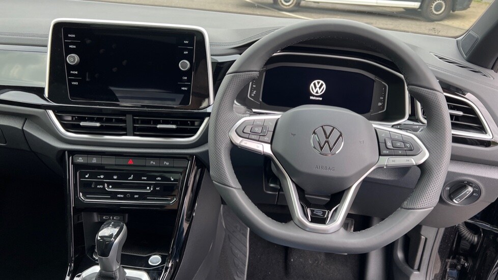 Used Volkswagen T-Roc 2025 for sale - 76870330: Photo 27