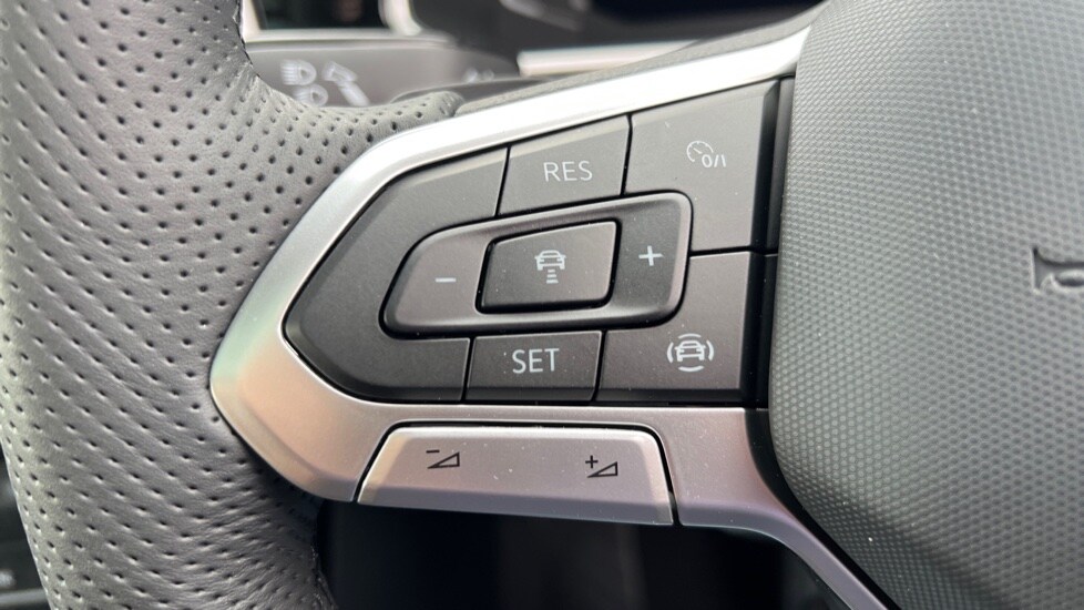 Used Volkswagen T-Roc 2025 for sale - 76870330: Photo 31