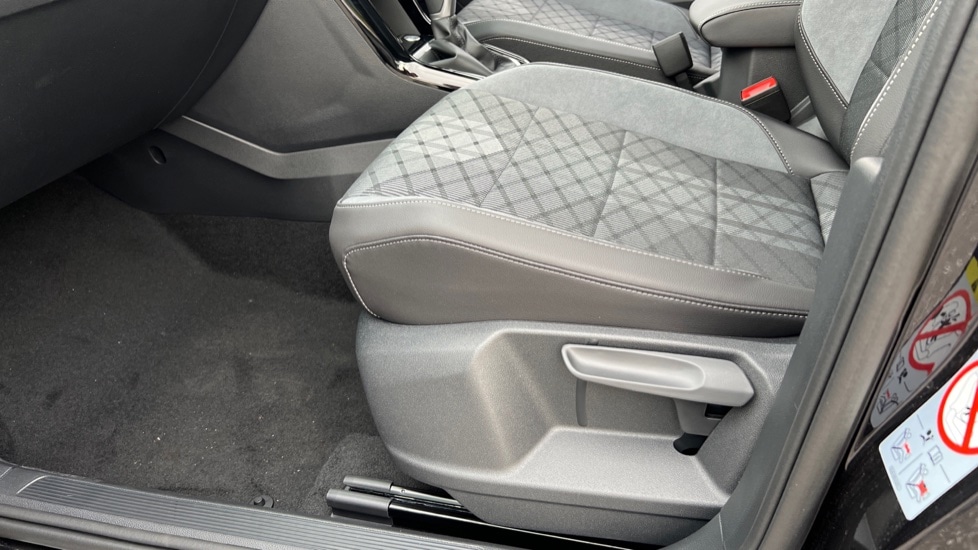 Used Volkswagen T-Roc 2025 for sale - 76870330: Photo 39