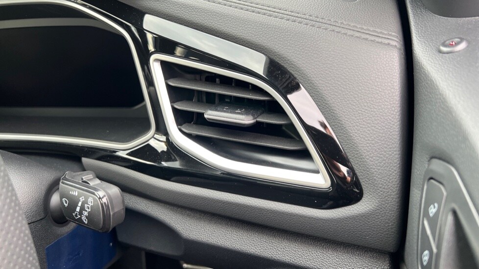 Used Volkswagen T-Roc 2025 for sale - 76870330: Photo 48