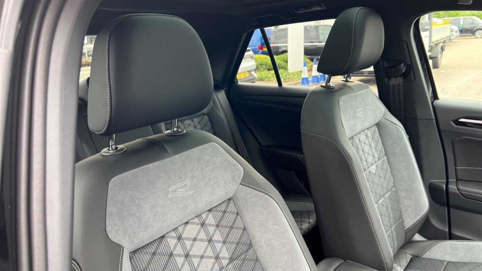 Used Volkswagen T-Roc 2025 for sale - 76870330: Photo 51