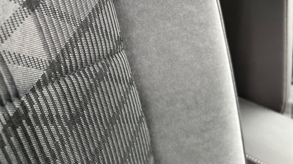 Used Volkswagen T-Roc 2025 for sale - 76870330: Photo 53