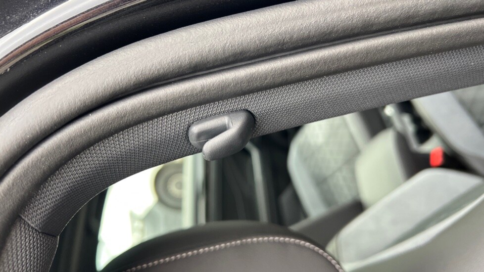 Used Volkswagen T-Roc 2025 for sale - 76870330: Photo 76