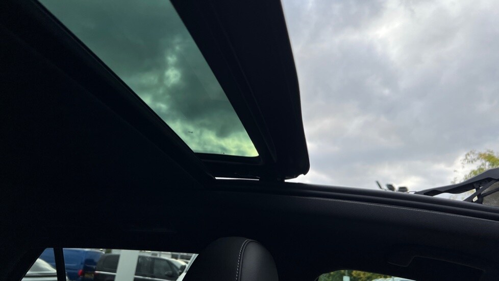 Used Volkswagen T-Roc 2025 for sale - 76870330: Photo 90