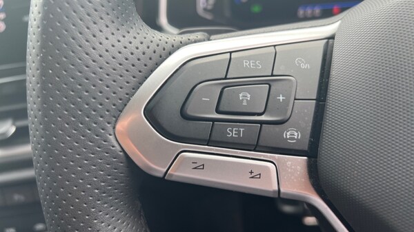 Used Volkswagen T-Roc 2025 for sale - 75675238: Photo 30