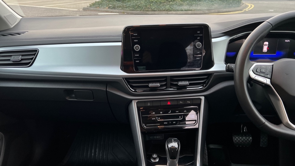 Used Volkswagen T-Roc 2023 for sale - 76623551: Photo 13