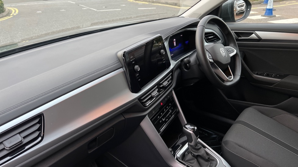 Used Volkswagen T-Roc 2023 for sale - 76623551: Photo 2