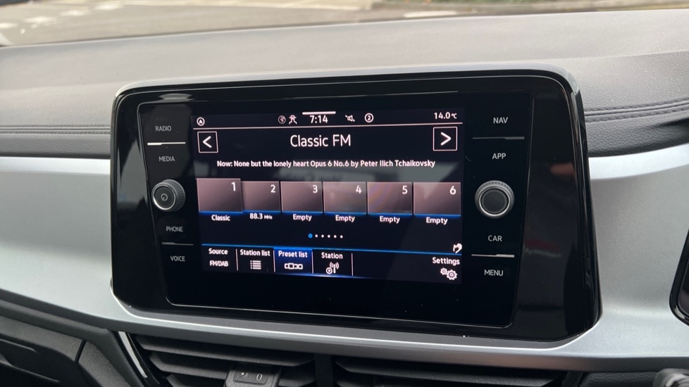 Used Volkswagen T-Roc 2023 for sale - 76623551: Photo 25