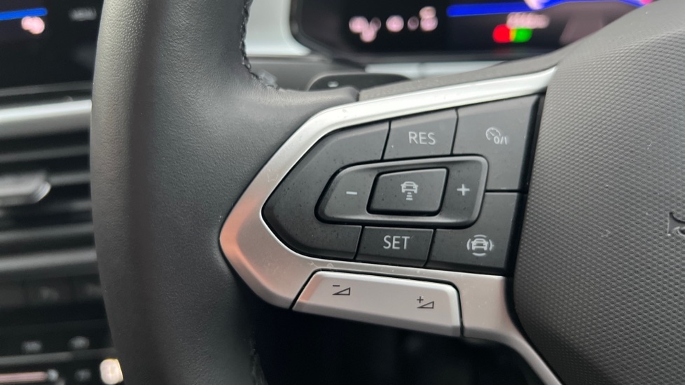 Used Volkswagen T-Roc 2023 for sale - 76623551: Photo 30