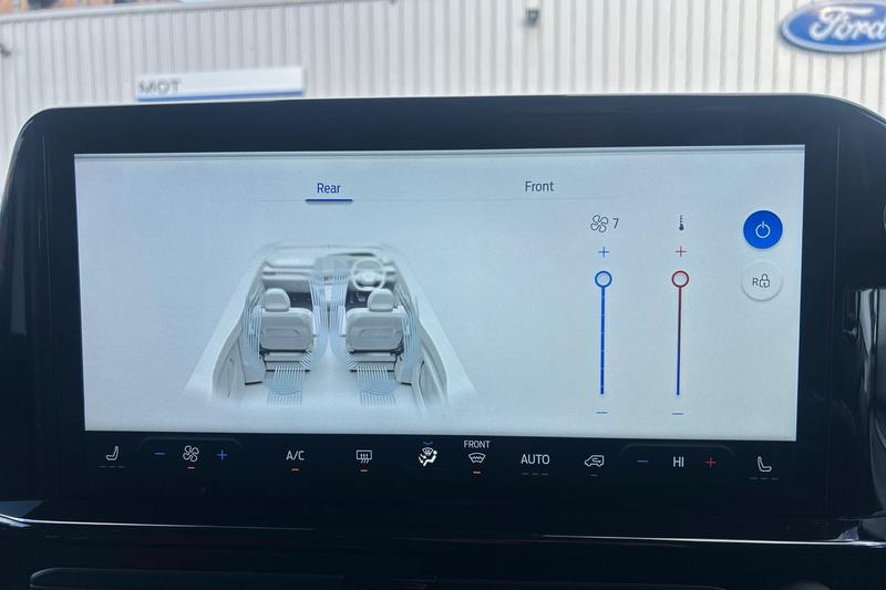 Used Ford Tourneo Custom 2024 for sale - 76391388: Photo 16