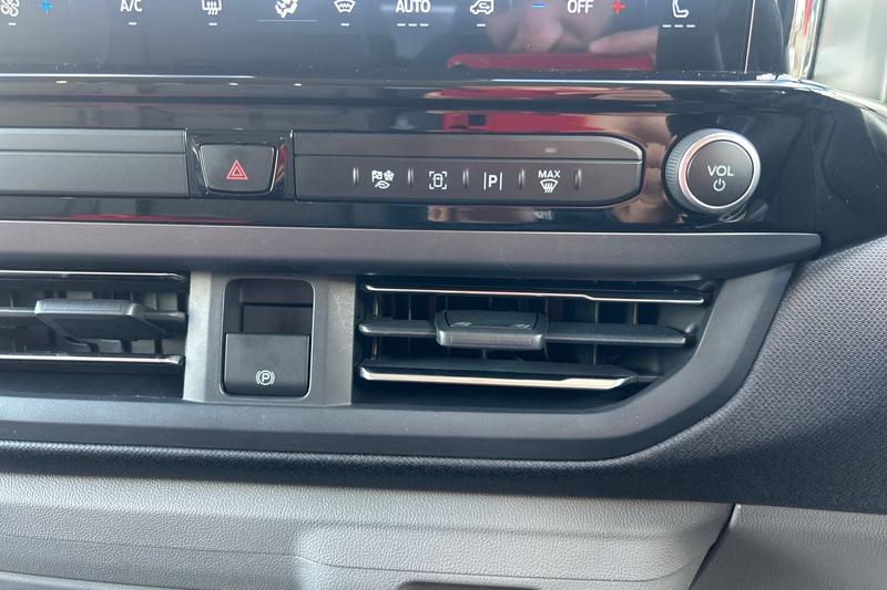 Used Ford Tourneo Custom 2024 for sale - 76391388: Photo 37