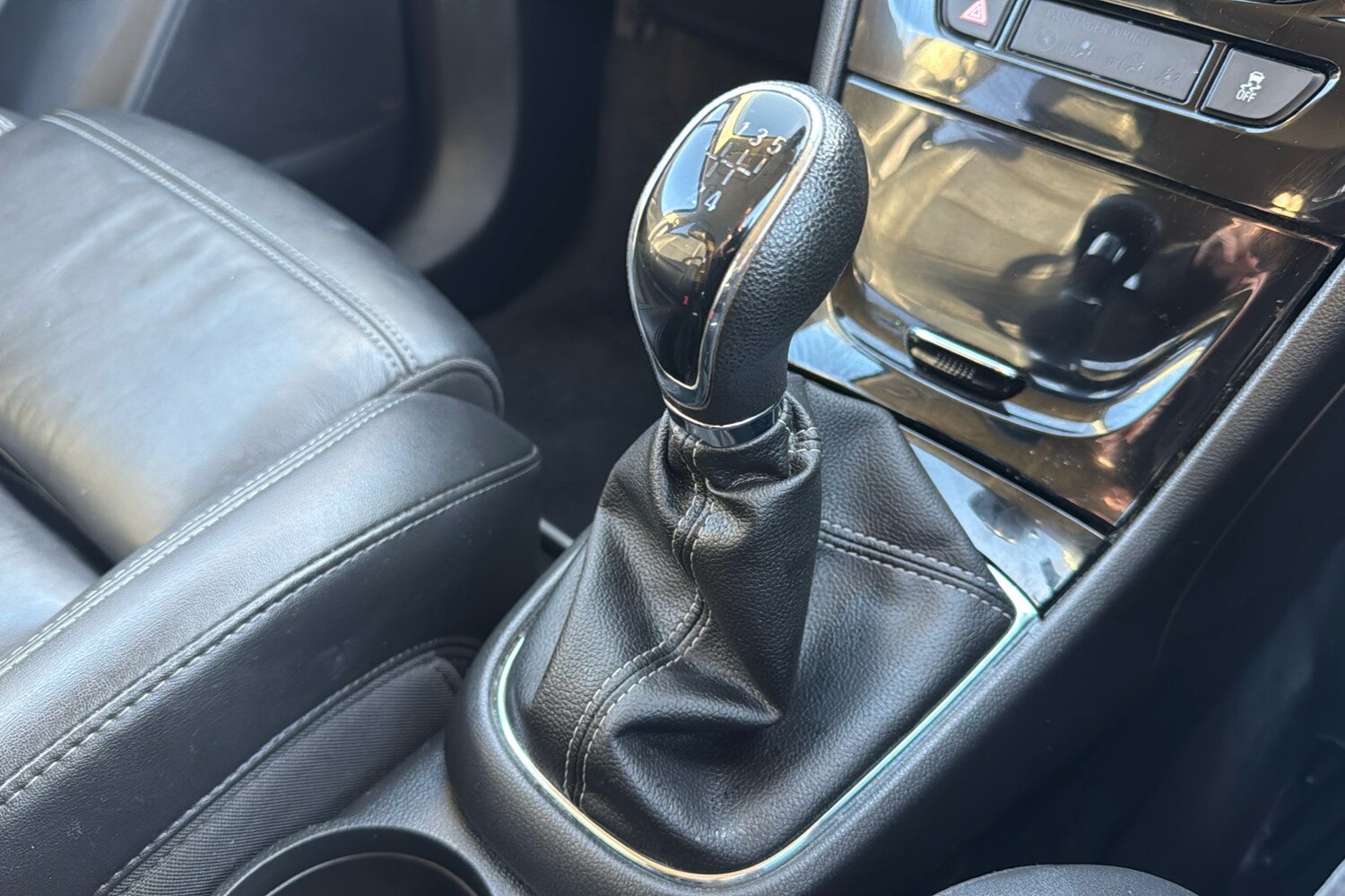 Vauxhall Mokka X 1.6i Elite Suv 5dr Petrol Manual Euro 6 s/s 115 Ps Petrol - Picture 13 of 24