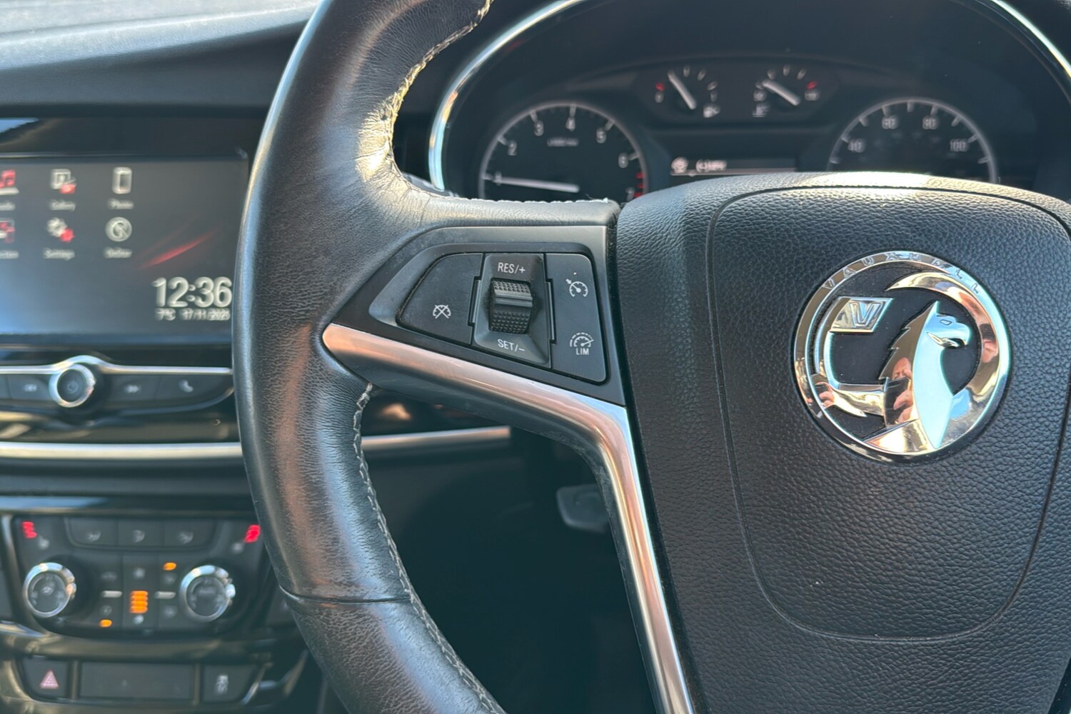 Vauxhall Mokka X 1.6i Elite Suv 5dr Petrol Manual Euro 6 s/s 115 Ps Petrol - Picture 16 of 24