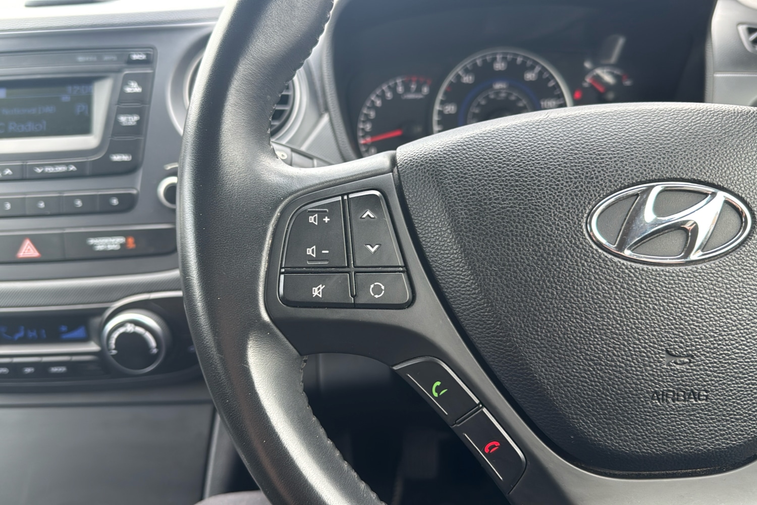 Used Hyundai i10 2017 for sale - 77283611: Photo 16