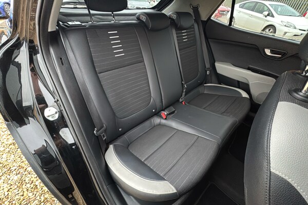 Used Kia Stonic 2018 for sale - 76243463: Photo 12