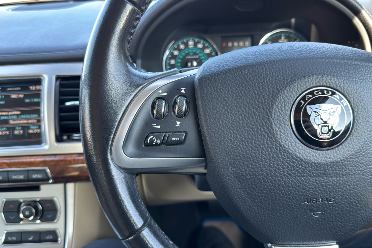 Used Jaguar XF 2014 for sale - 77776246: Photo 15