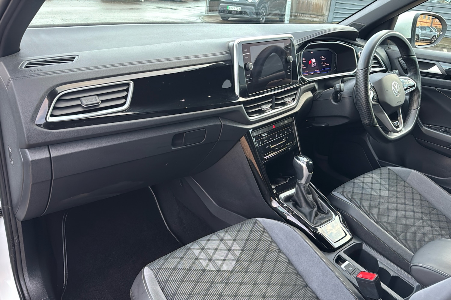 Used Volkswagen T-Roc 2023 for sale - 76955366: Photo 11