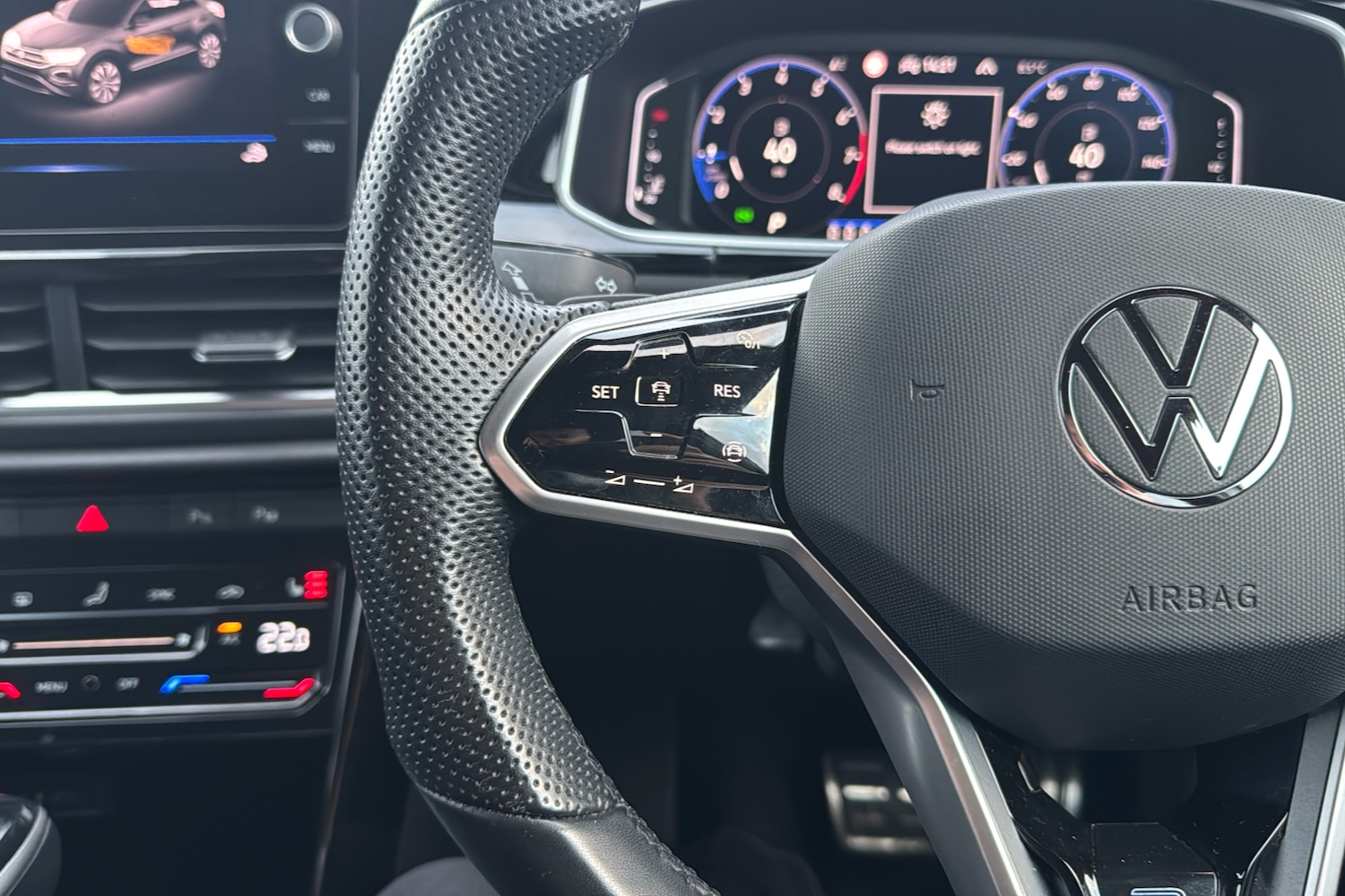 Used Volkswagen T-Roc 2023 for sale - 76955366: Photo 17