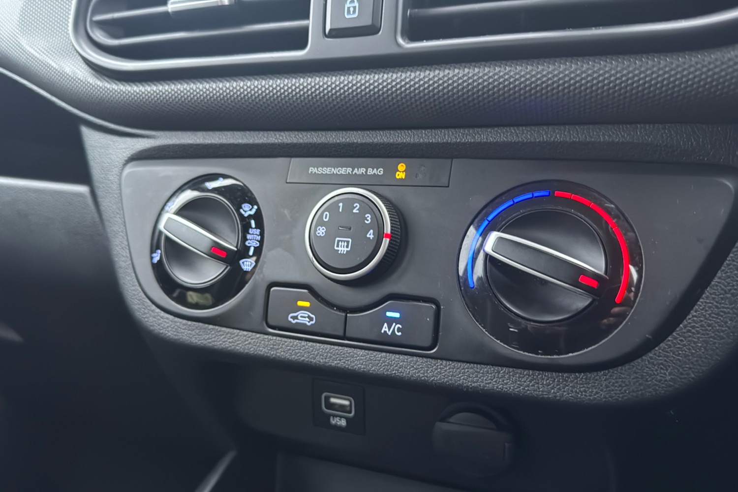 Used Hyundai i10 2023 for sale - 77429401: Photo 15