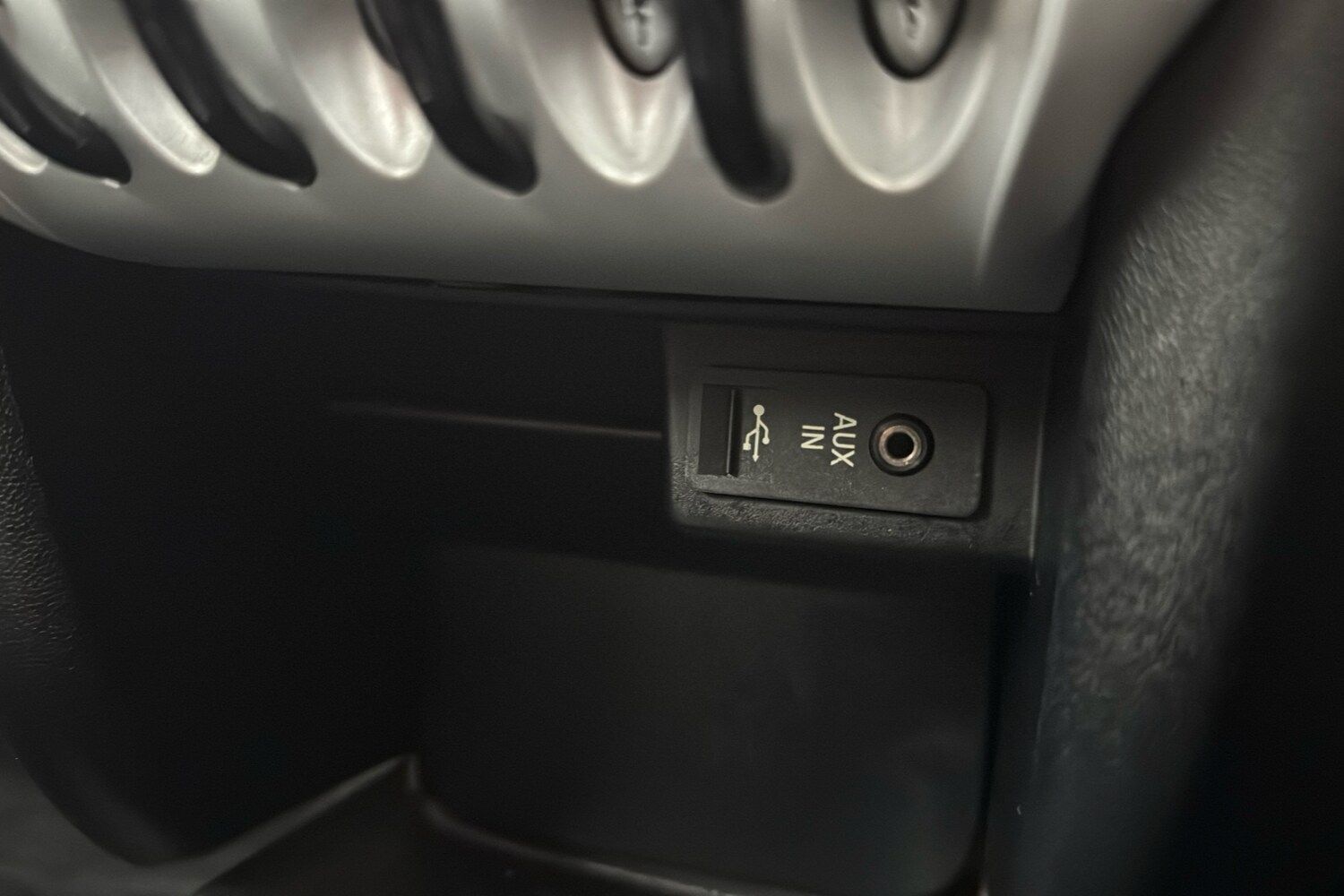 Used MINI Convertible 2010 for sale - 77661779: Photo 21