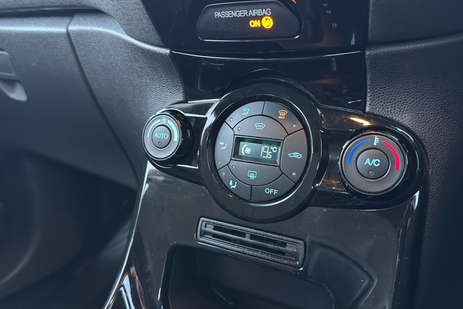 Used Ford Fiesta 2013 for sale - 76805207: Photo 15