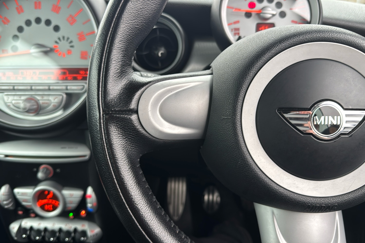 Used MINI Convertible 2010 for sale - 77361625: Photo 16