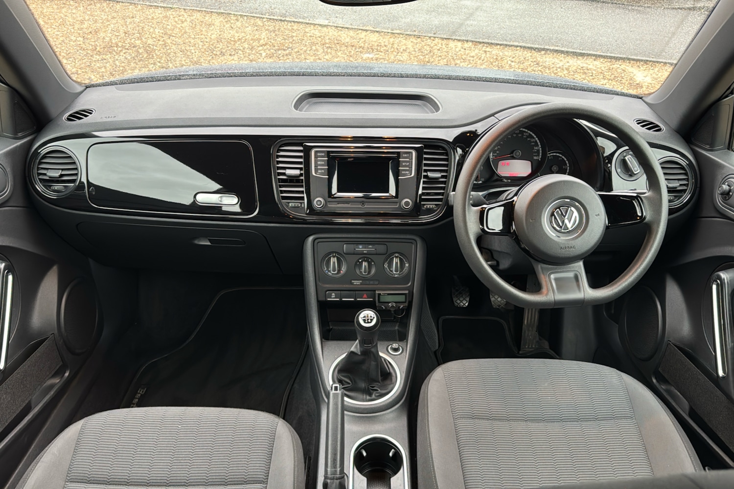 Used Volkswagen Beetle 2016 for sale - 76805216: Photo 9