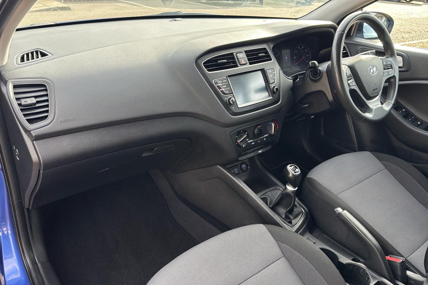 Used Hyundai i20 2018 for sale - 76968230: Photo 11