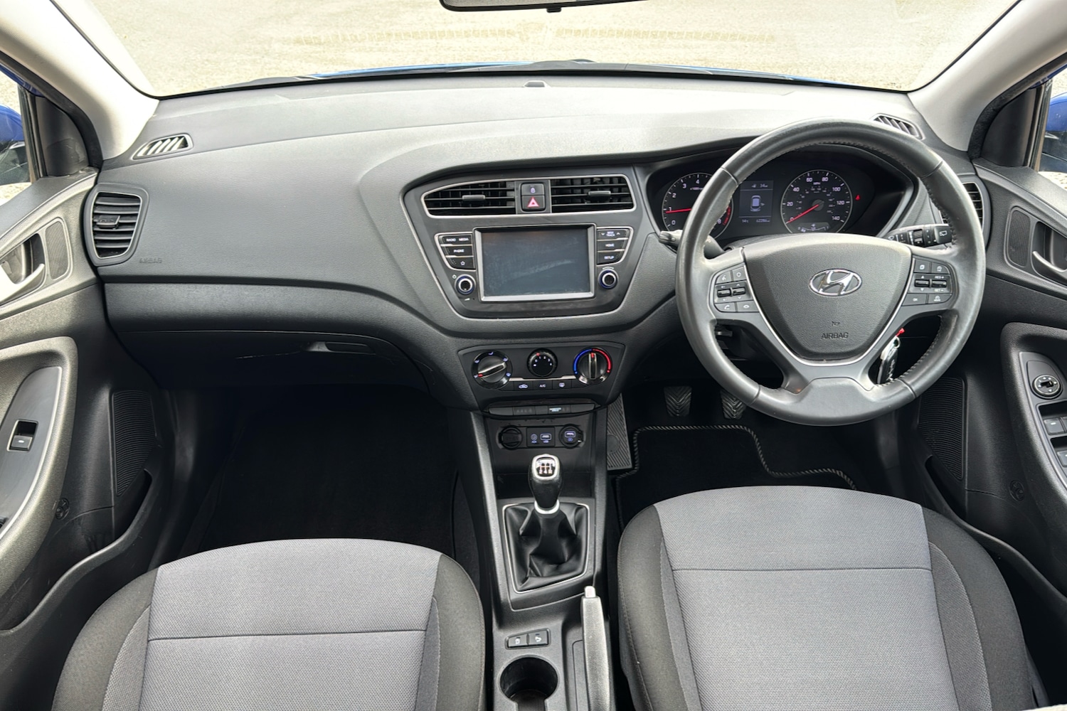 Used Hyundai i20 2018 for sale - 76968230: Photo 9