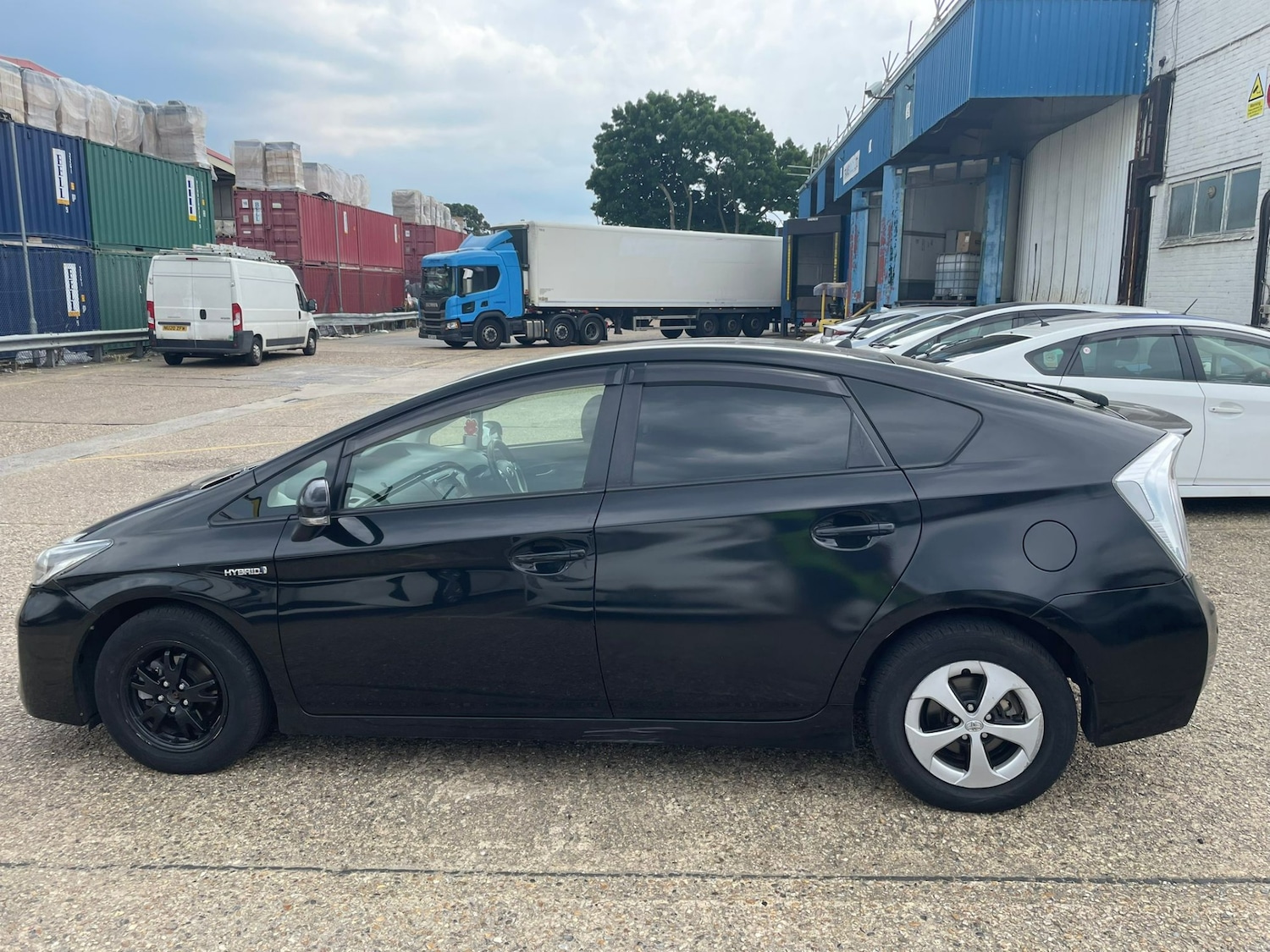 Used Toyota Prius 2019 for sale - 77688107: Photo 4