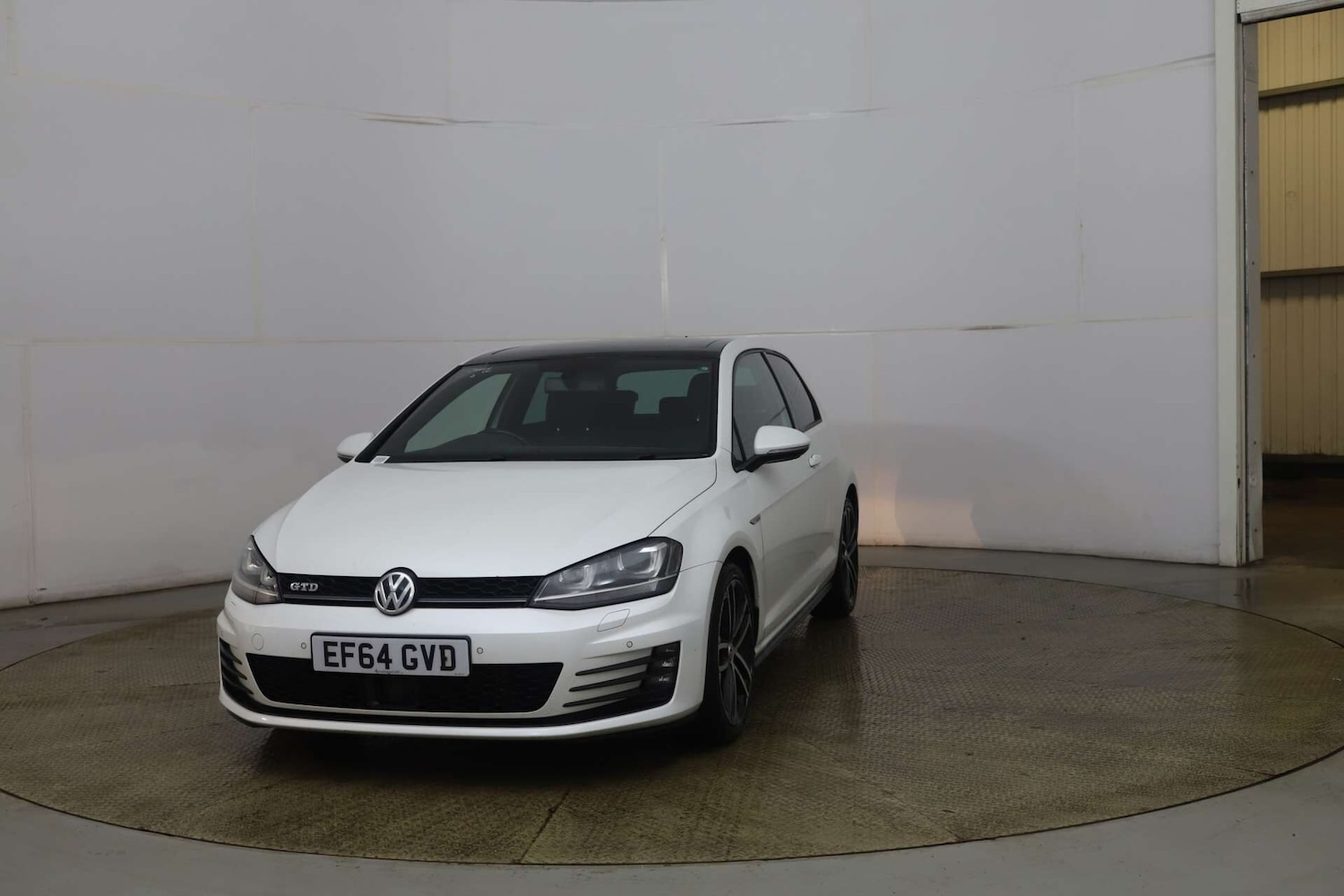 Used Volkswagen Golf 2014 for sale - 76961668: Photo 2