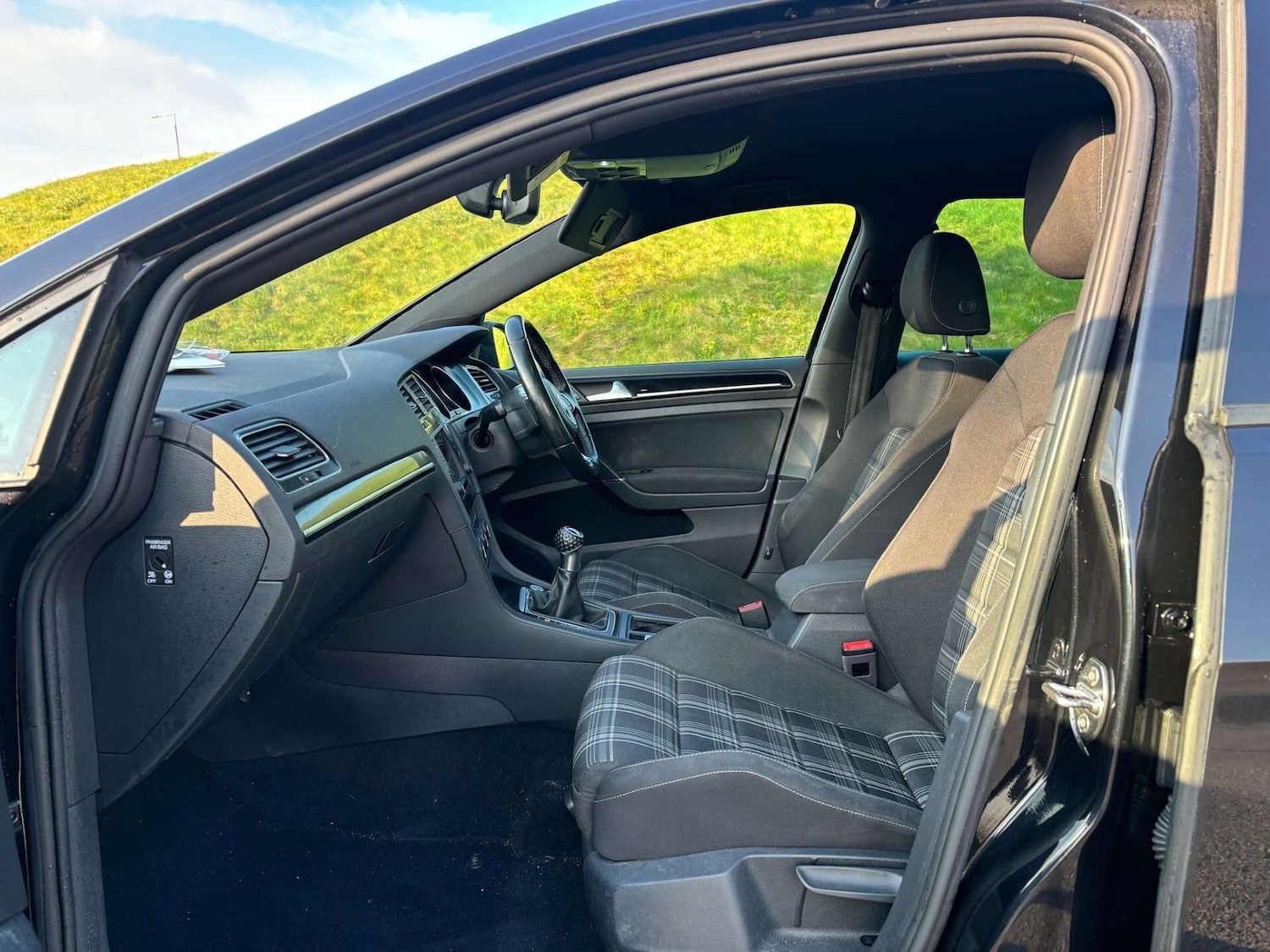 Used Volkswagen Golf 2017 for sale - 76734657: Photo 10