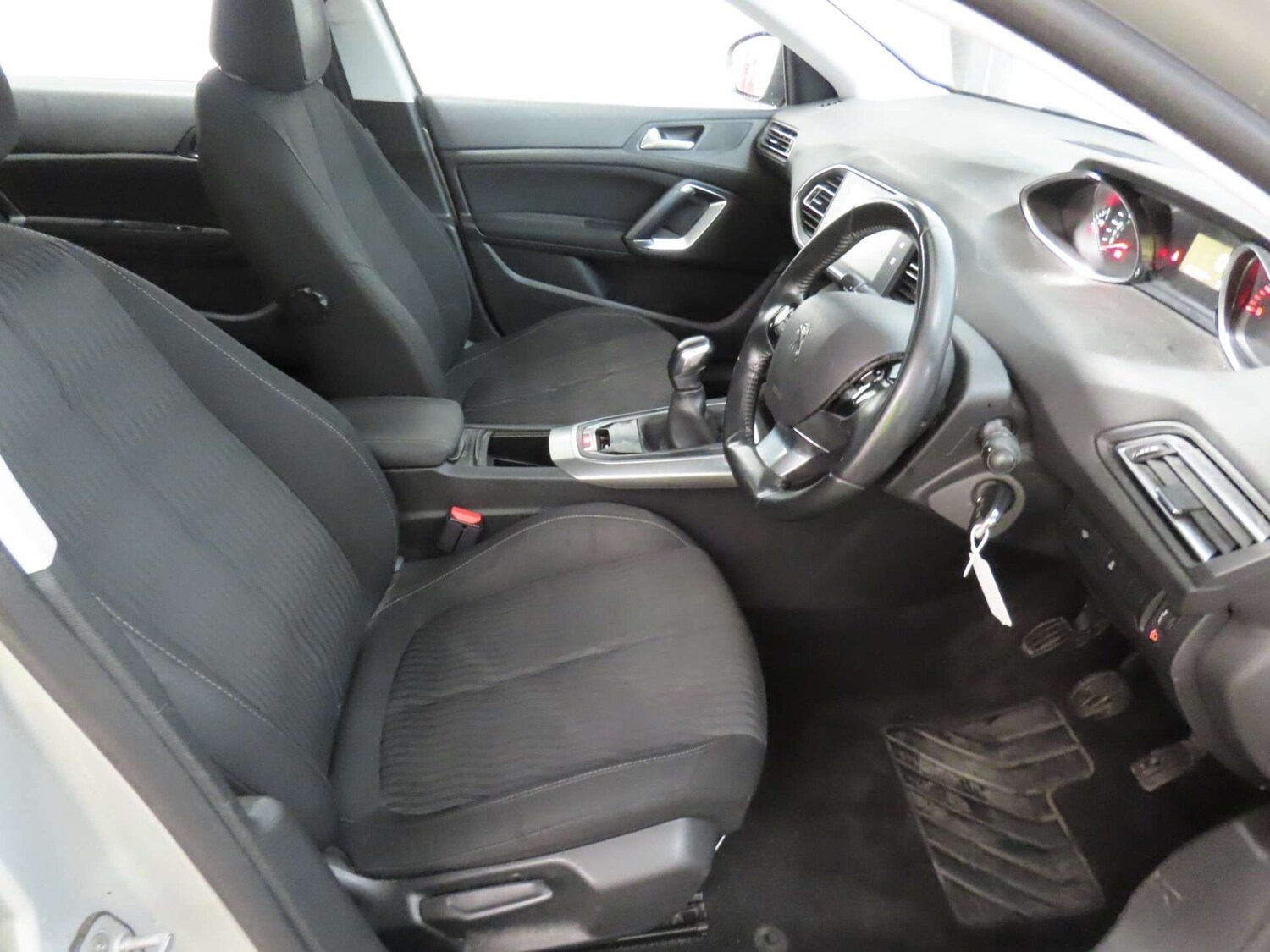 Used Peugeot 308 2015 for sale - 77742659: Photo 7