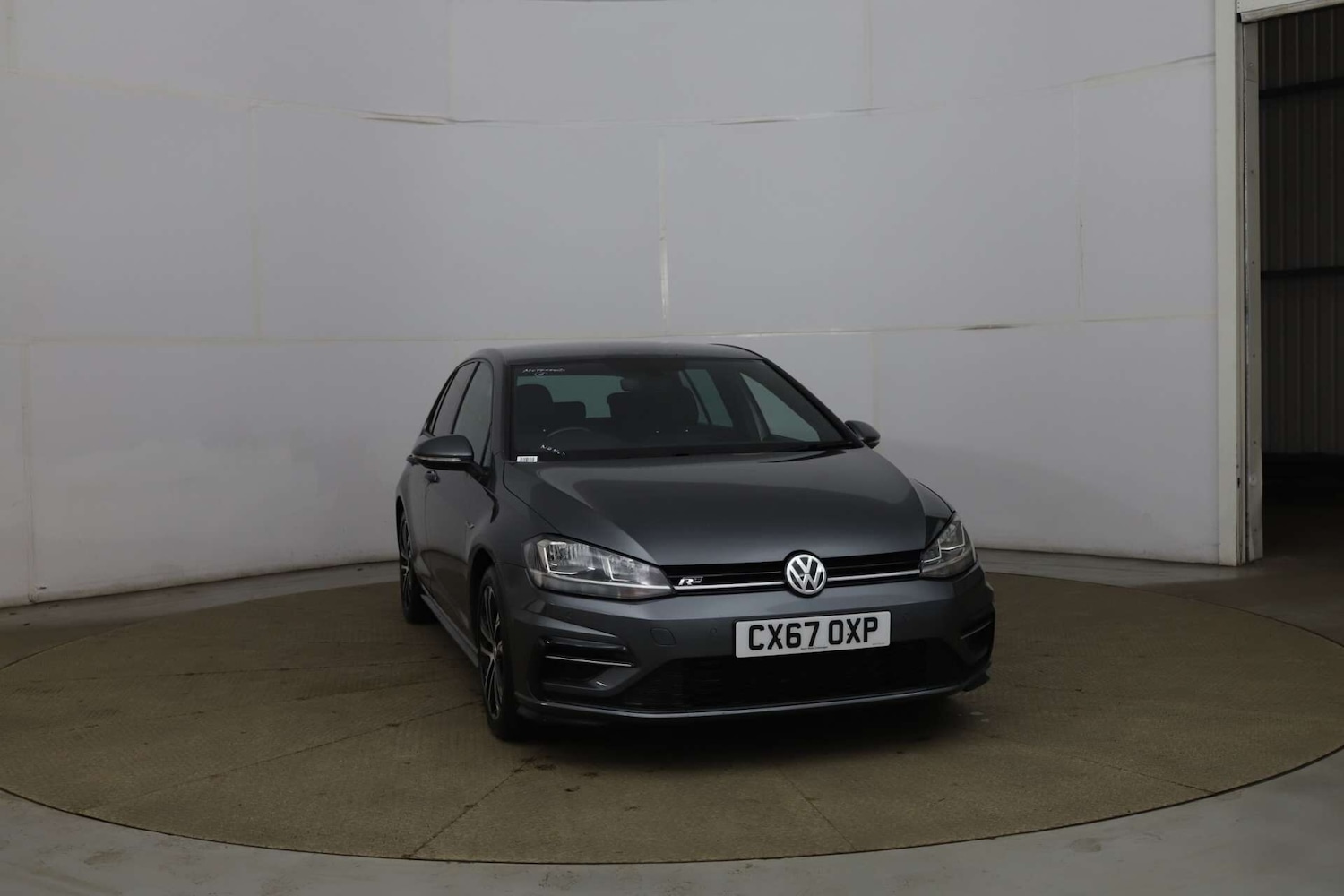 Used Volkswagen Golf 2017 for sale - 76941507: Photo 1