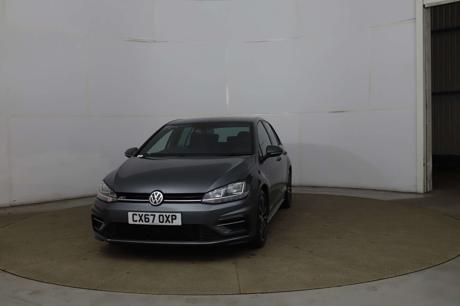 Used Volkswagen Golf 2017 for sale - 76941507: Photo 2