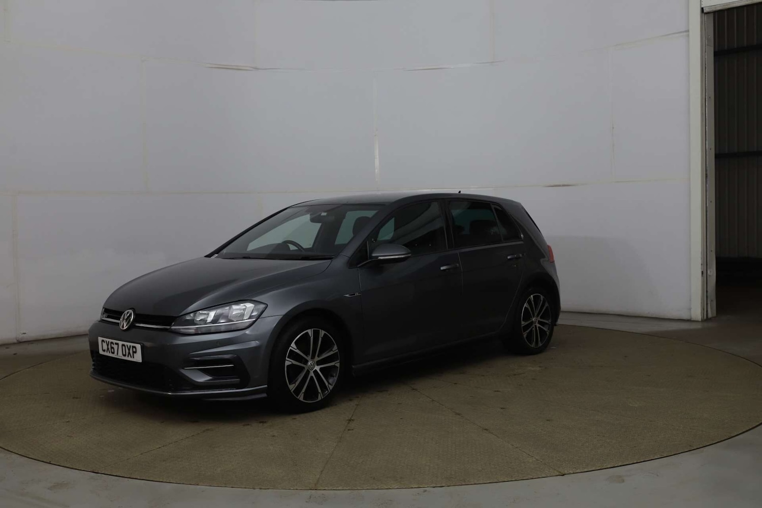 Used Volkswagen Golf 2017 for sale - 76941507: Photo 3