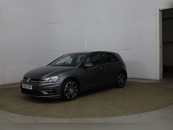 Used Volkswagen Golf 2017 for sale - 76941507: Photo