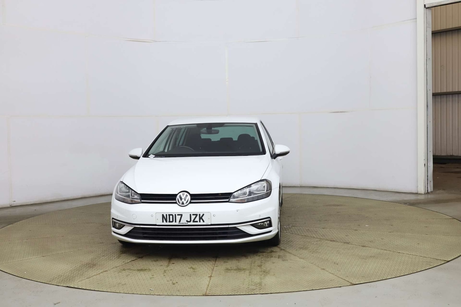 Used Volkswagen Golf 2017 for sale - 77431203: Photo 2