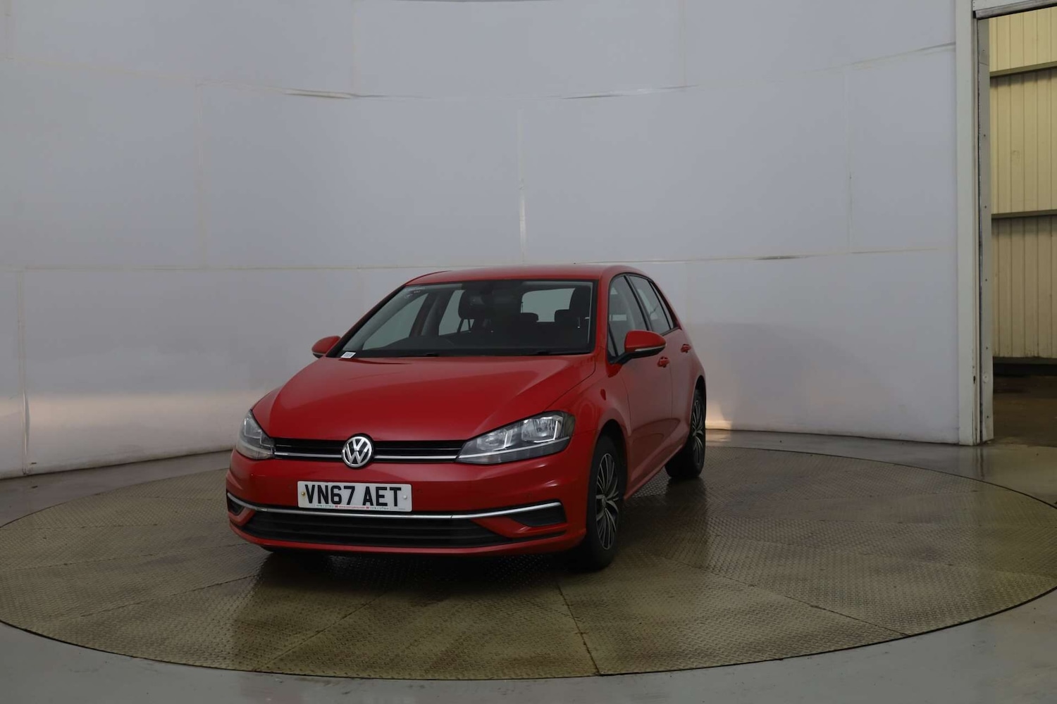 Used Volkswagen Golf 2017 for sale - 76961647: Photo 2