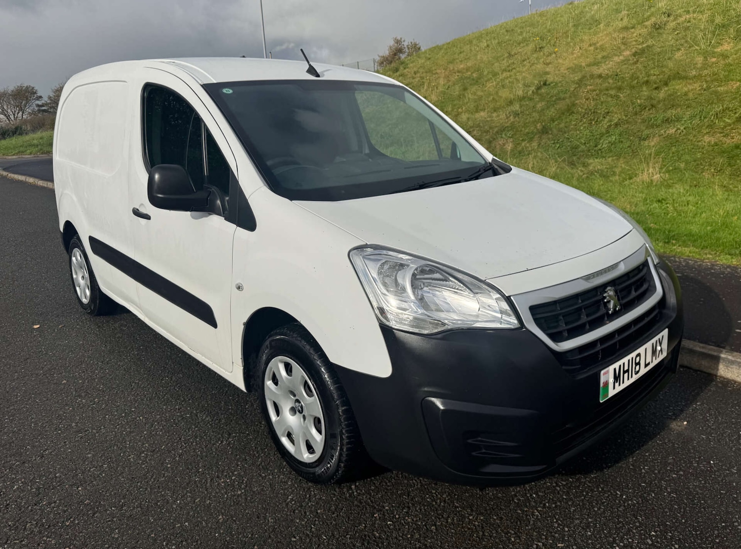 Used Peugeot Partner 2018 for sale - 76363151: Photo 1