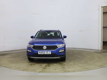 Used Volkswagen T-Roc 2018 for sale - 77830083: Photo